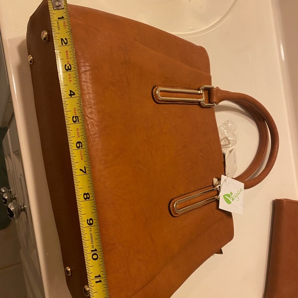 NWT Vegan leather handbag and matching wallet - Picture 3 of 14